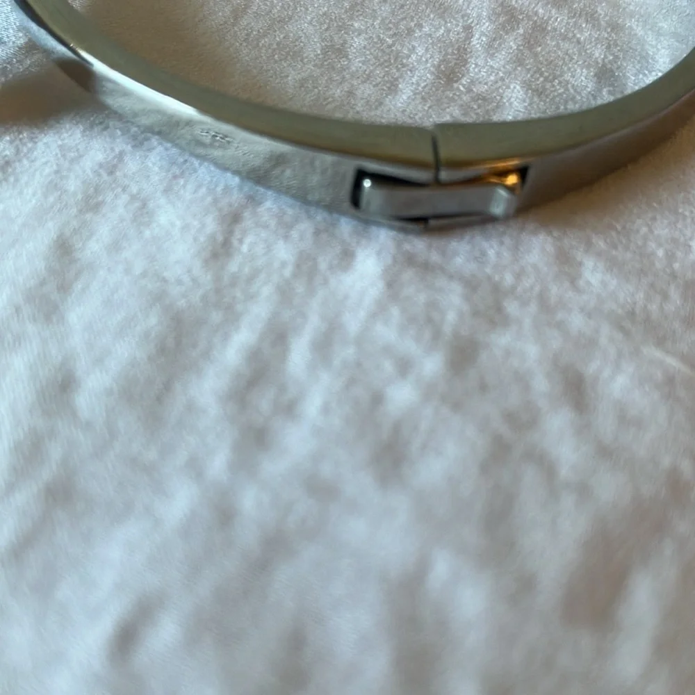 Kate Spade: Silver Tone Bracelet with Bow- Side Clasp - Picture 14 of 16